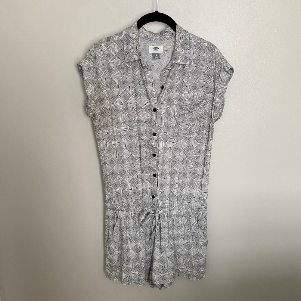 2/$30 🖤🤍 Old navy romper 🖤🤍 small 🖤🤍 white black